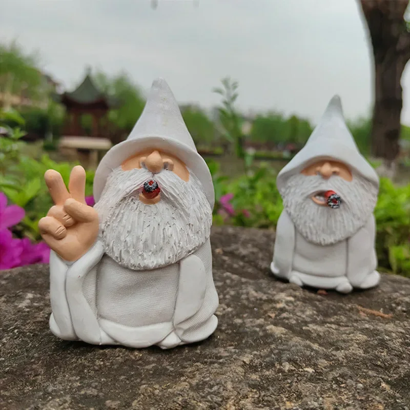 Funny Smoking Dwarf Garden Scu - Home Bargains 리뷰 및 가격